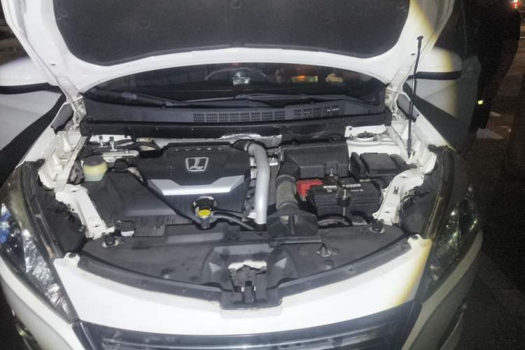 Used Luxgen U6 SUV 2014 2.0T ZhiZun Model Engine Bay