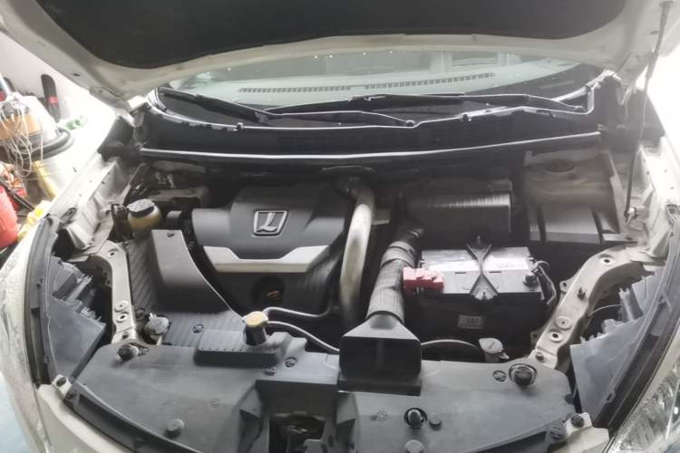 Used Luxgen U6 SUV 2014 2.0T ZhiZun Model Engine Bay