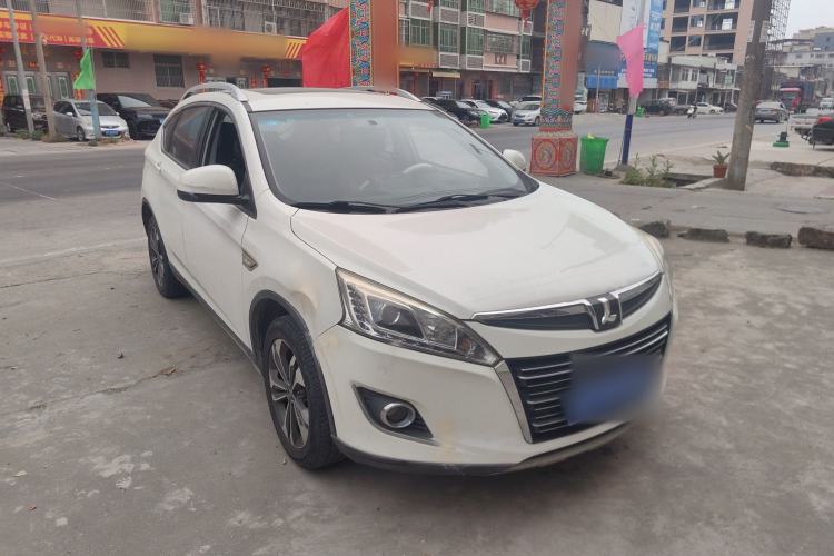 Used Luxgen U6 SUV 2014 2.0T ZhiZun Model Front Right 45 Deg