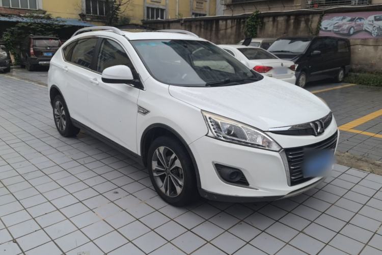 Used Luxgen U6 SUV 2014 1.8T Fashion Edition Front Right 45 Deg