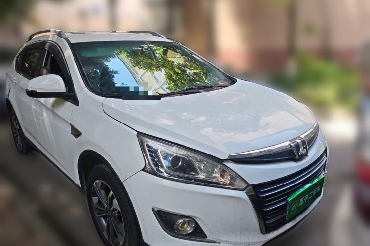 Used Luxgen U6 SUV 2014 1.8T Fashion Edition Front Right 45 Deg