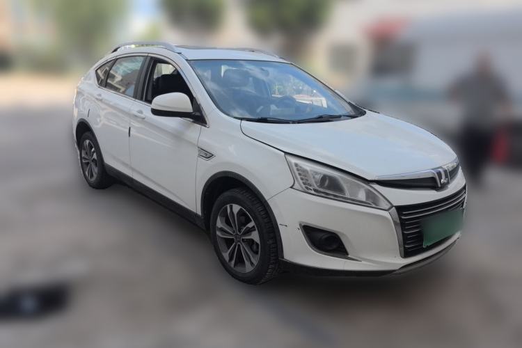 Used Luxgen U6 SUV 2014 1.8T Fashion Edition Front Right 45 Deg