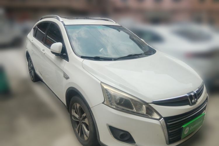 Used Luxgen U6 SUV 2014 1.8T Fashion Edition Front Right 45 Deg