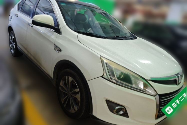 Used Luxgen U6 SUV 2014 1.8T ZhiZun Model Front Right 45 Deg