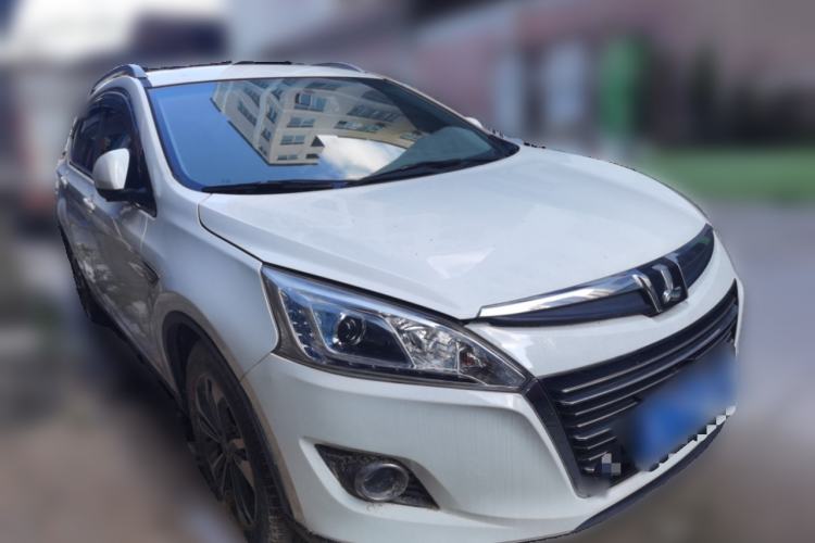 Used Luxgen U6 SUV 2014 2.0T ZhiZun Model Front Right 45 Deg