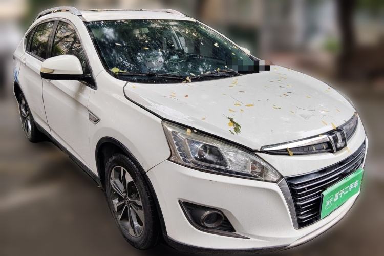 Used Luxgen U6 SUV 2014 2.0T ZhiZun Model Front Right 45 Deg