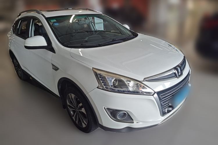 Used Luxgen U6 SUV 2014 2.0T ZhiZun Model Front Right 45 Deg