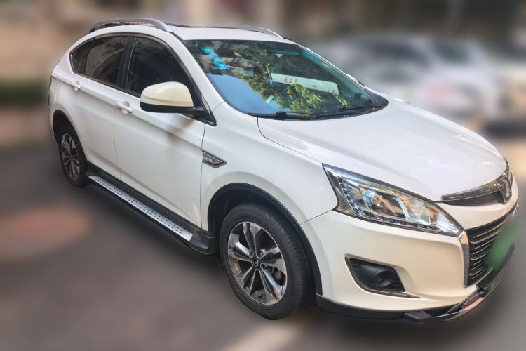Used Luxgen U6 SUV 2014 1.8T Fashion Edition Front Right 45 Deg
