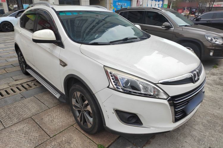 Used Luxgen U6 SUV 2014 1.8T Fashion Edition Front Right 45 Deg