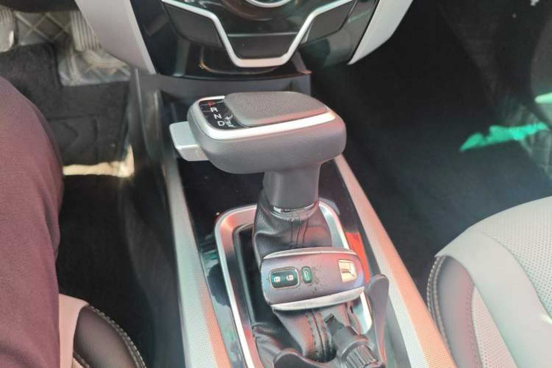 Used Luxgen U6 SUV 2014 1.8T ZhiZun Model Gear Lever