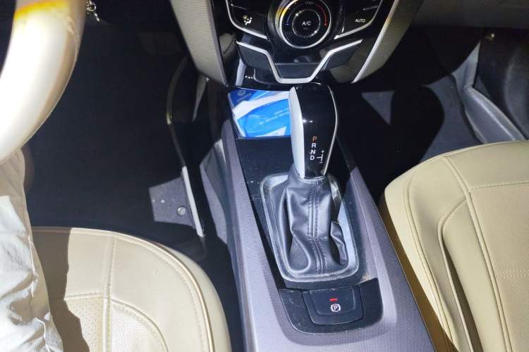 Used Luxgen U6 SUV 2014 1.8T Charm Version Gear Lever