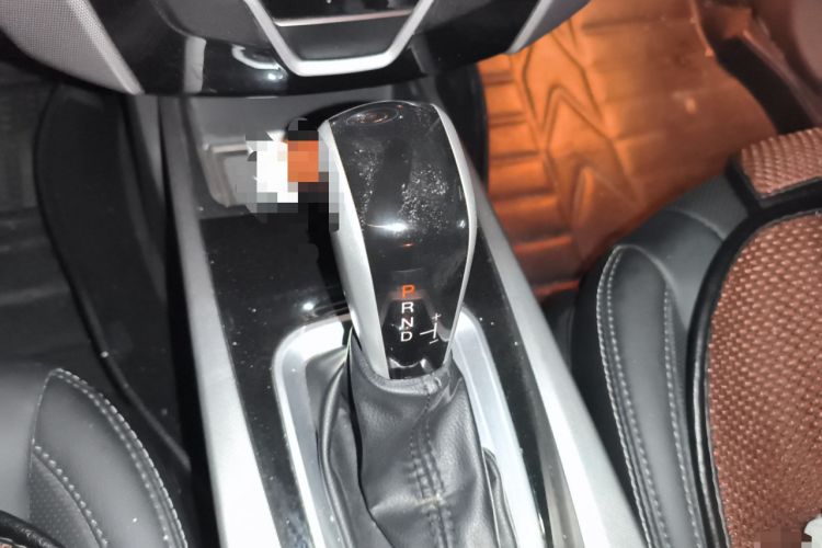 Used Luxgen U6 SUV 2014 2.0T ZhiZun Model Gear Lever