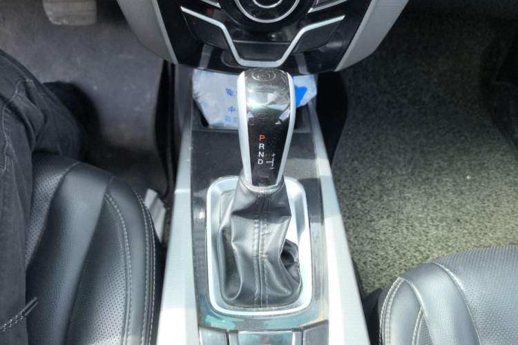 Used Luxgen U6 SUV 2014 1.8T Fashion Edition Gear Lever