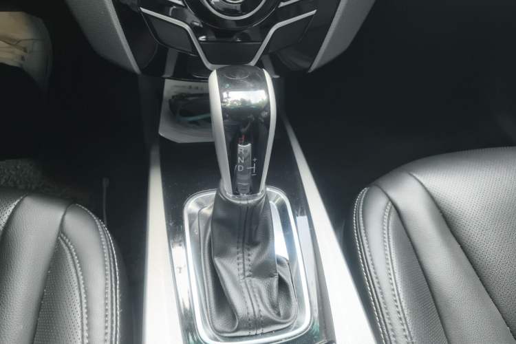 Used Luxgen U6 SUV 2014 1.8T Fashion Edition Gear Lever