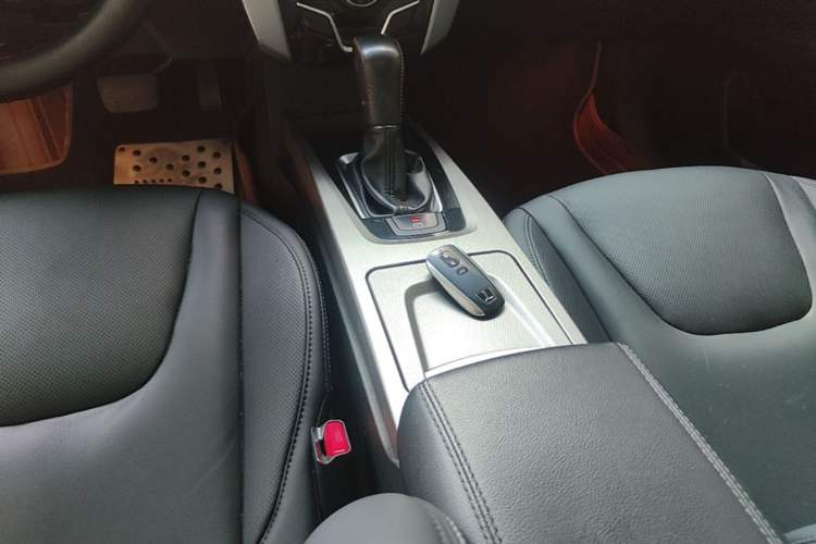 Used Luxgen U6 SUV 2014 1.8T ZhiZun Model Gear Lever