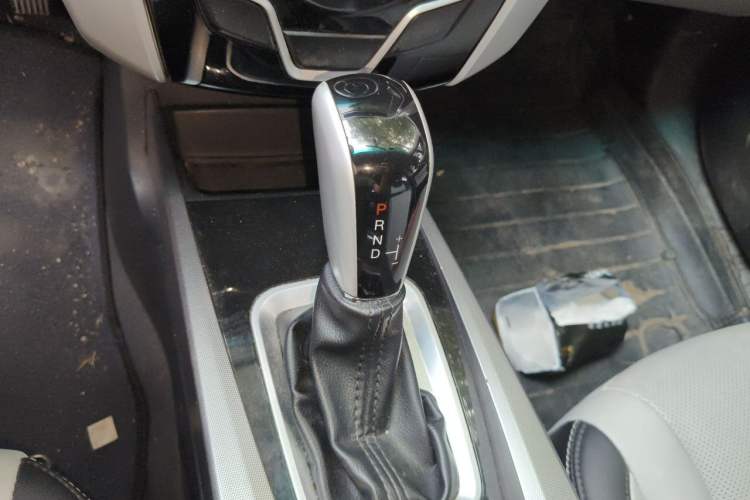 Used Luxgen U6 SUV 2014 1.8T Fashion Edition Gear Lever