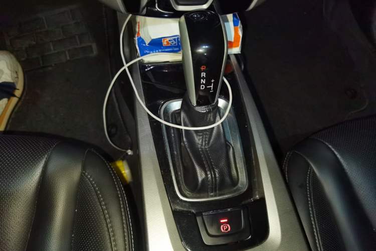 Used Luxgen U6 SUV 2014 1.8T Fashion Edition Gear Lever