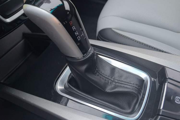 Used Luxgen U6 SUV 2014 1.8T Fashion Edition Gear Lever