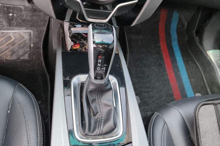 Used Luxgen U6 SUV 2014 1.8T Fashion Edition Gear Lever