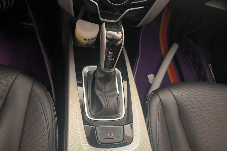 Used Luxgen U6 SUV 2014 1.8T Fashion Edition Gear Lever
