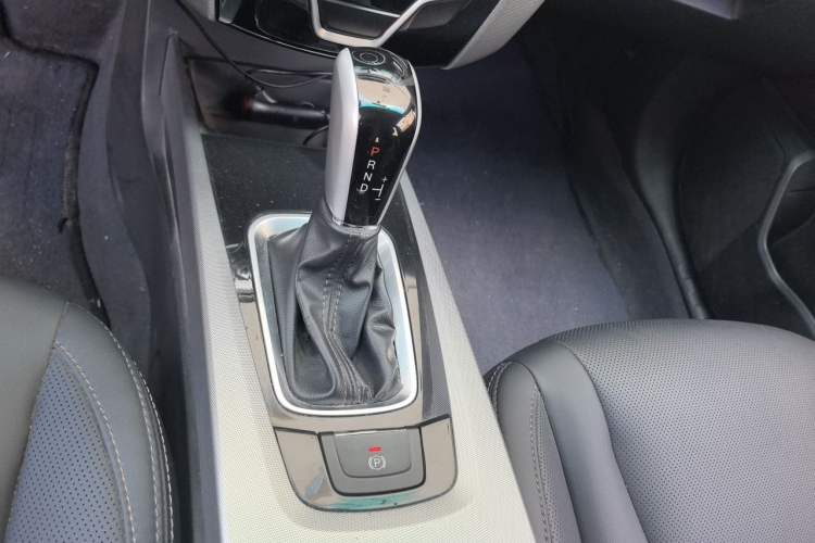 Used Luxgen U6 SUV 2014 1.8T Fashion Edition Gear Lever