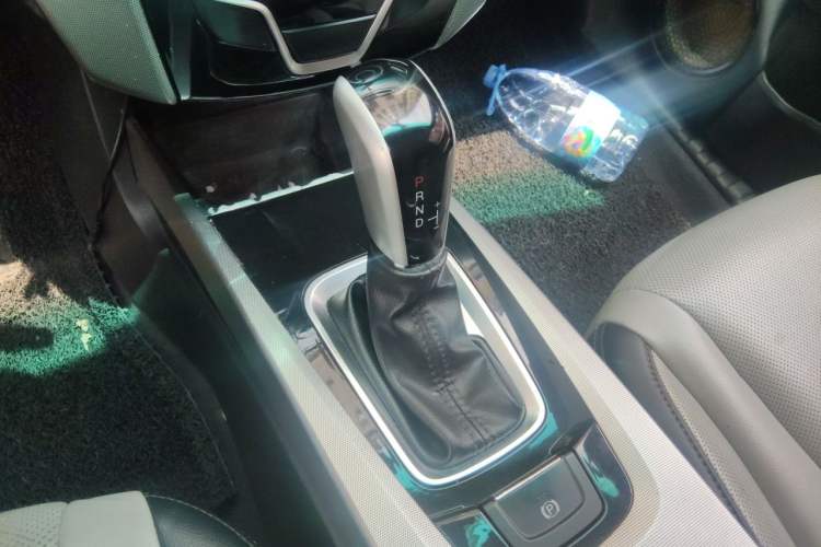 Used Luxgen U6 SUV 2014 1.8T Fashion Edition Gear Lever