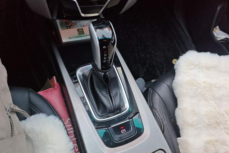 Used Luxgen U6 SUV 2014 1.8T ZhiZun Model Gear Lever