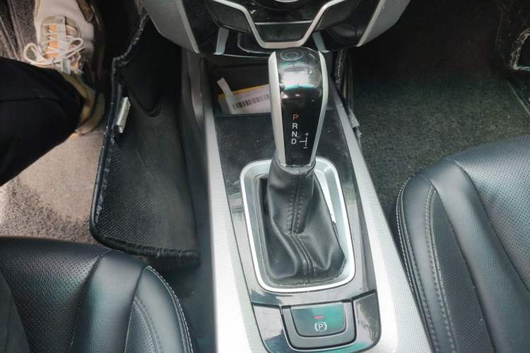 Used Luxgen U6 SUV 2014 1.8T Fashion Edition Gear Lever