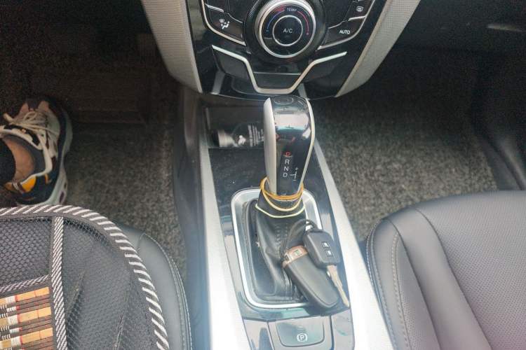 Used Luxgen U6 SUV 2014 1.8T Fashion Edition Gear Lever