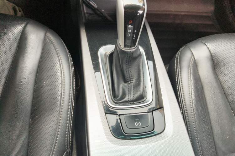 Used Luxgen U6 SUV 2014 1.8T Fashion Edition Gear Lever