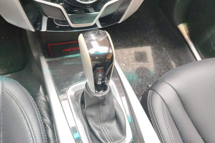 Used Luxgen U6 SUV 2014 1.8T Fashion Edition Gear Lever
