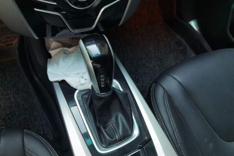 Used Luxgen U6 SUV 2014 2.0T ZhiZun Model Gear Lever
