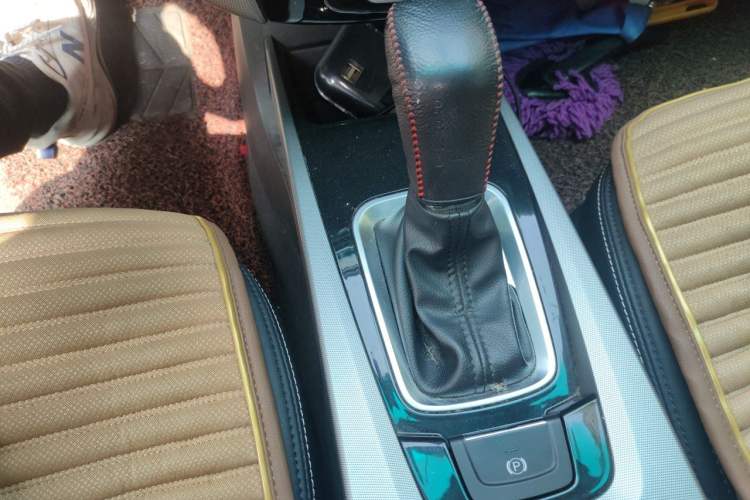Used Luxgen U6 SUV 2014 1.8T Fashion Edition Gear Lever