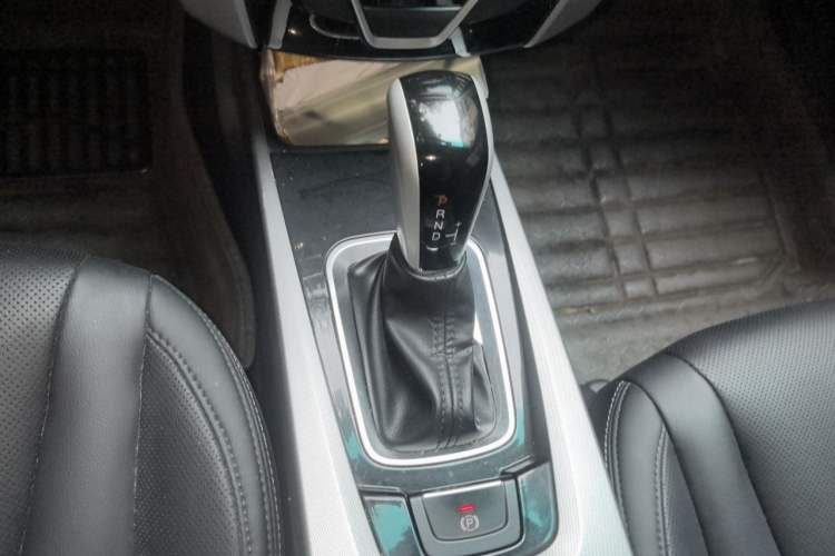 Used Luxgen U6 SUV 2014 2.0T Fashion Edition Gear Lever