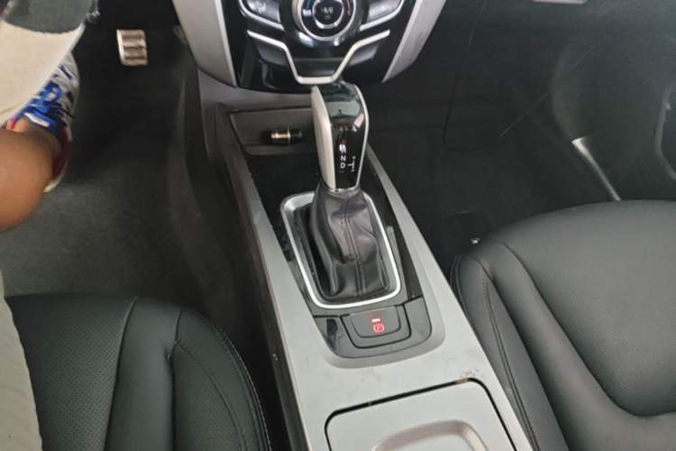 Used Luxgen U6 SUV 2014 1.8T Fashion Edition Gear Lever