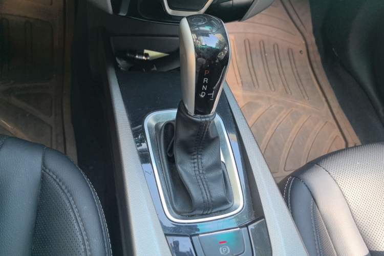 Used Luxgen U6 SUV 2014 1.8T Fashion Edition Gear Lever