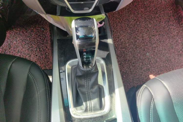 Used Luxgen U6 SUV 2014 1.8T Fashion Edition Gear Lever