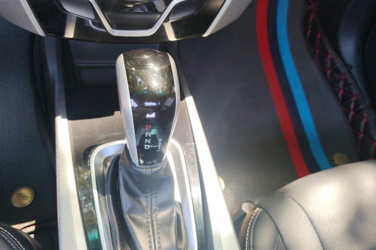 Used Luxgen U6 SUV 2014 1.8T ZhiZun Model Gear Lever