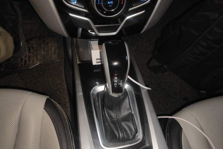 Used Luxgen U6 SUV 2014 1.8T Fashion Edition Gear Lever