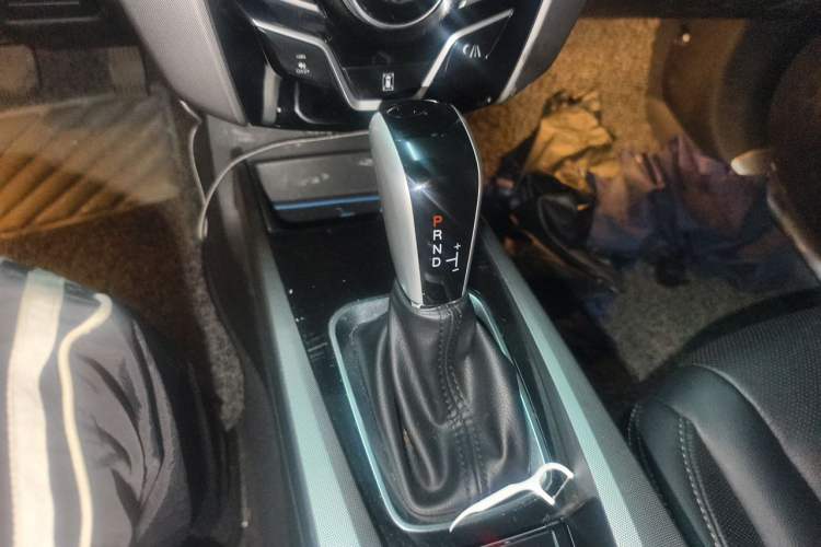 Used Luxgen U6 SUV 2014 2.0T Flagship Edition Gear Lever