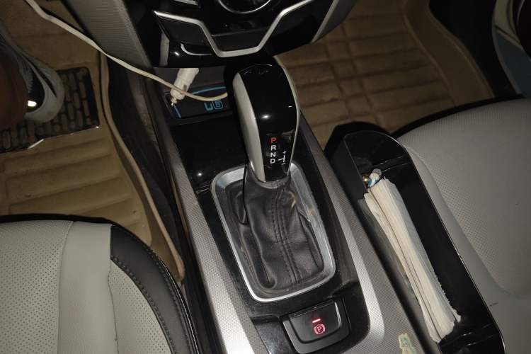 Used Luxgen U6 SUV 2014 1.8T Fashion Edition Gear Lever