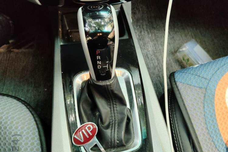 Used Luxgen U6 SUV 2014 2.0T ZhiZun Model Gear Lever