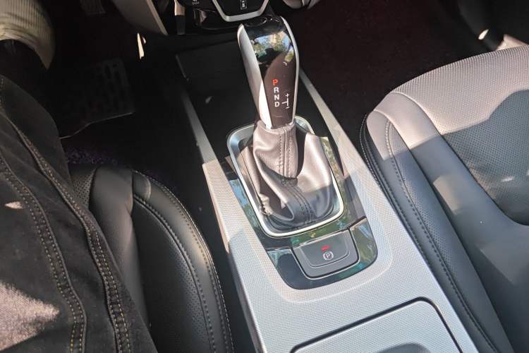 Used Luxgen U6 SUV 2014 2.0T Flagship Edition Gear Lever