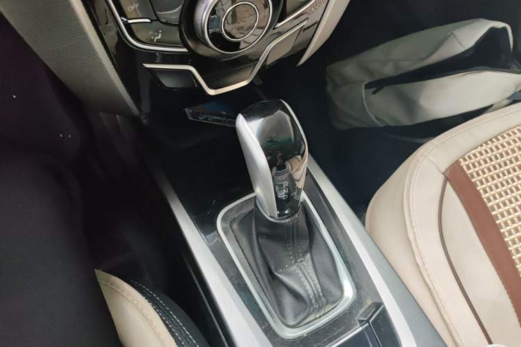 Used Luxgen U6 SUV 2014 1.8T Charm Version Gear Lever