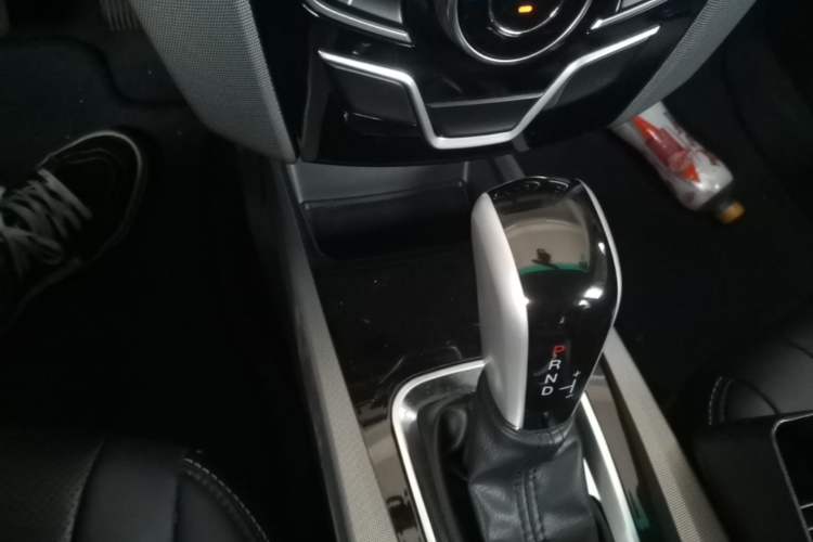 Used Luxgen U6 SUV 2014 2.0T ZhiZun Model Gear Lever