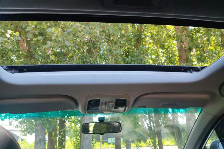 Used Luxgen U6 SUV 2014 1.8T ZhiZun Model Headliner