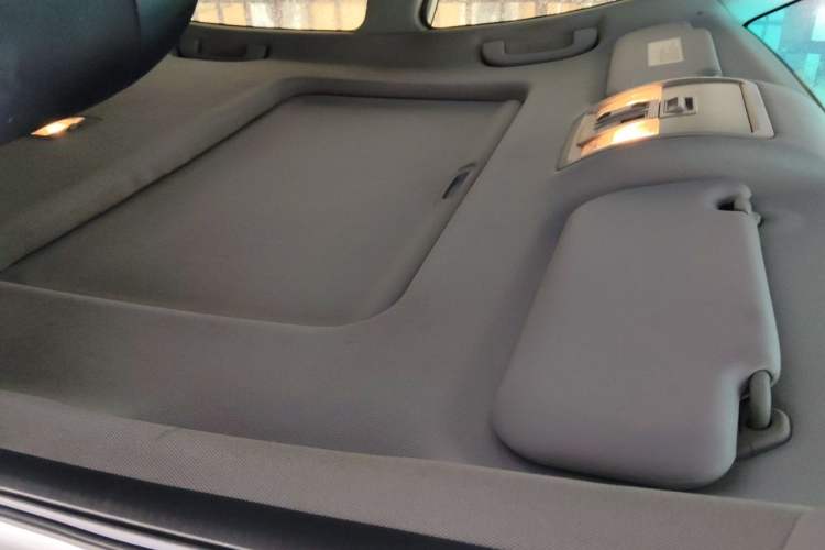 Used Luxgen U6 SUV 2014 2.0T ZhiZun Model Headliner