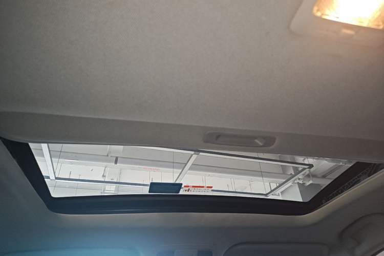 Used Luxgen U6 SUV 2014 2.0T ZhiZun Model Headliner