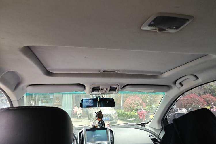 Used Luxgen U6 SUV 2014 2.0T Fashion Edition Headliner