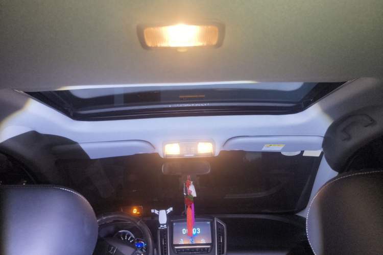 Used Luxgen U6 SUV 2014 2.0T ZhiZun Model Headliner